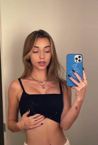 Sweetie Katelyn Elizabeth Shows Cleavage in Black Crop Top