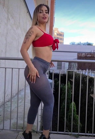 Sultry Kiarablaysexy in Grey Leggings on the Balcony (Underboob)