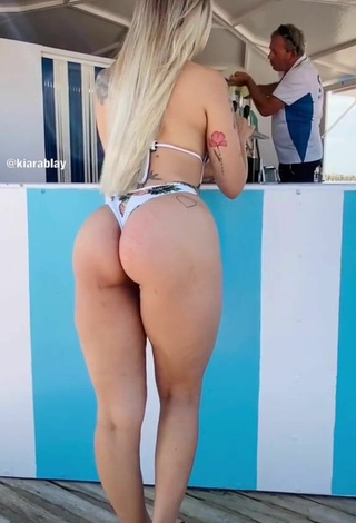 Kiarablaysexy Shows her Beautiful Butt