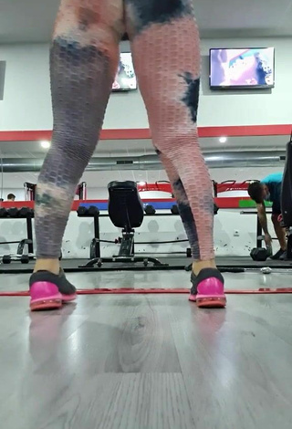 4. Wonderful Kiarablaysexy Shows Butt in the Sports Club while doing Fitness Exercises