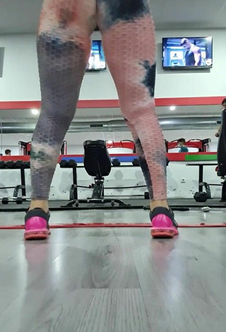 6. Wonderful Kiarablaysexy Shows Butt in the Sports Club while doing Fitness Exercises