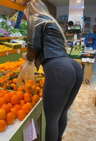 2. Fine Kiarablaysexy Shows Big Butt