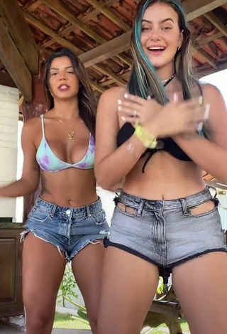 Luscious Lais Bianchessi Shows Cleavage and Bouncing Tits