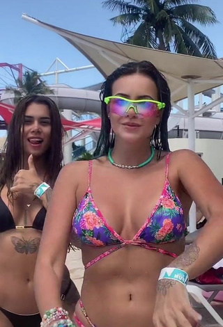 4. Luscious Lais Bianchessi in Bikini