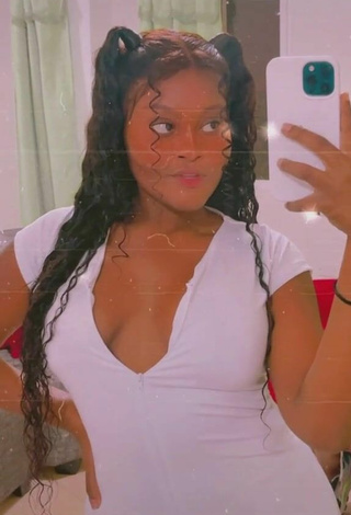 Sultry Lajesuu Shows Cleavage in White Overall