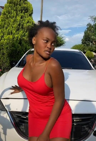 Sexy Lajesuu Shows Cleavage in Crop Top and Bouncing Boobs