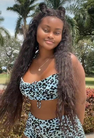 Luscious Lajesuu in Leopard Bikini in a Street