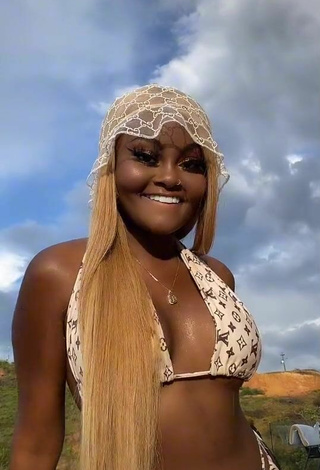 Luscious Lajesuu in Bikini Top