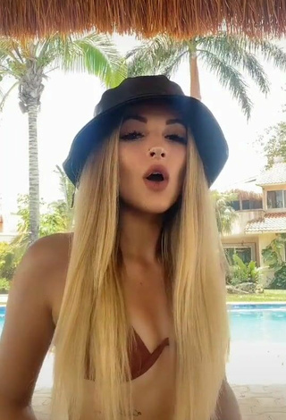 6. Hot Lorena Fernández in Brown Bikini Top at the Pool