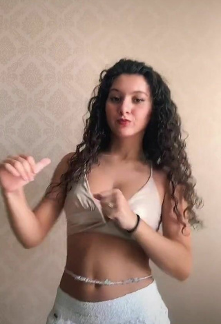 6. Sultry Lorena Tucci Shows Cleavage in Beige Crop Top and Bouncing Boobs