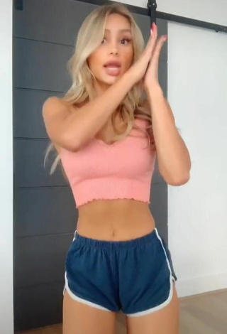 5. Pretty Mariana Morais in Pink Crop Top and Bouncing Breasts