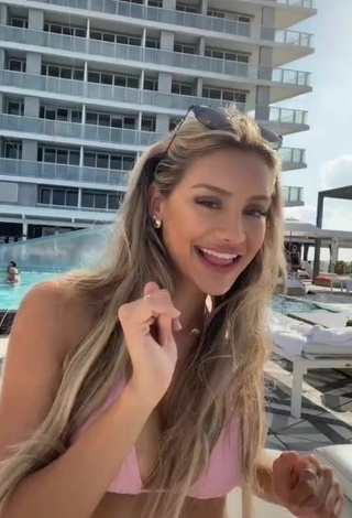 3. Sultry Mariana Morais Shows Cleavage in Pink Bikini Top