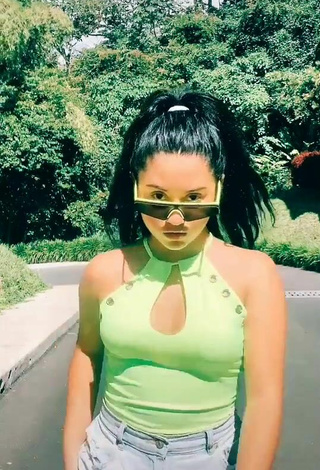 Titillating Mafe Vásquez in Green Top