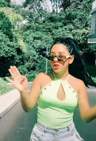 Sexy Mafe Vásquez in Green Top