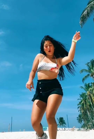 6. Cute Mafe Vásquez in Crop Top at the Beach