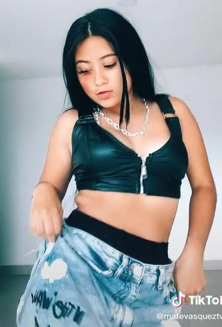 4. Sexy Mafe Vásquez in Crop Top