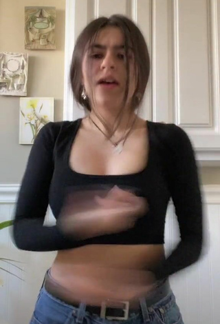 5. Titillating Mahak Hamid in Black Crop Top and Bouncing Breasts