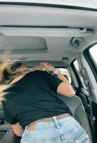 Pretty Makayla Weaver Shows Butt in a Car