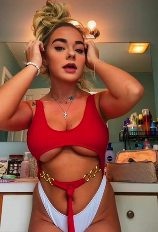 Luscious Makayla Weaver Shows Cleavage in Swimsuit (Underboob)