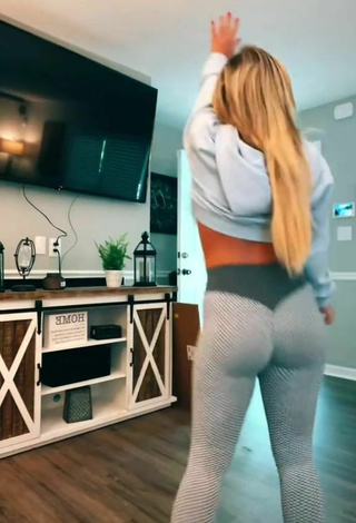 5. Amazing Makayla Weaver Shows Butt