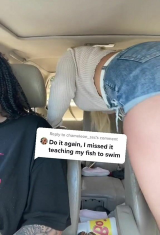 Sweet Makayla Weaver Shows Butt in a Car