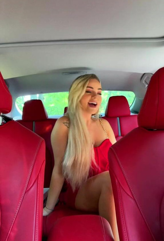 6. Sexy Makayla Weaver Shows Butt in a Car