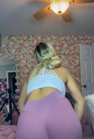 4. Alluring Makayla Weaver Shows Butt