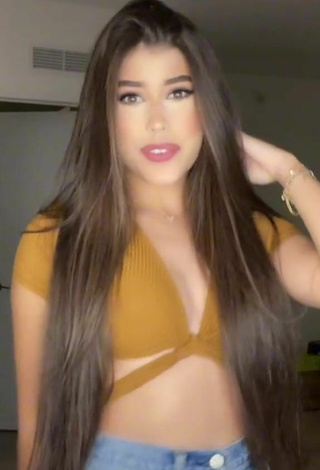 5. Hot María Paulina in Brown Crop Top