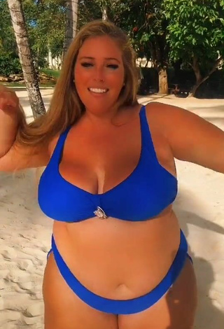 3. Sexy Mar Tarres Shows Cleavage in Blue Bikini at the Beach and Bouncing Tits