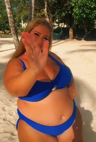 4. Sexy Mar Tarres Shows Cleavage in Blue Bikini at the Beach and Bouncing Tits