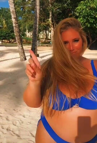 6. Sexy Mar Tarres Shows Cleavage in Blue Bikini at the Beach and Bouncing Tits