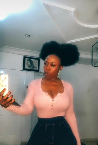 2. Luscious Lilly Chioma Shows Cleavage in Pink Top