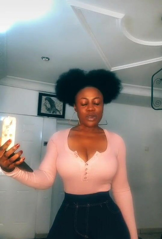 6. Luscious Lilly Chioma Shows Cleavage in Pink Top