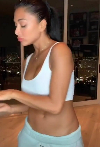 4. Sultry Nicole Scherzinger Shows Cleavage in White Crop Top and Bouncing Tits