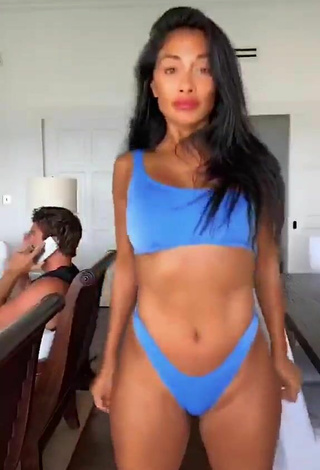 2. Luscious Nicole Scherzinger Shows Cleavage in Blue Bikini