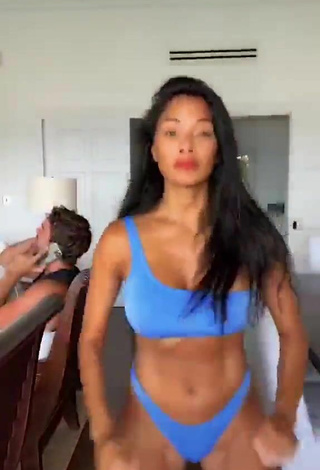 4. Luscious Nicole Scherzinger Shows Cleavage in Blue Bikini