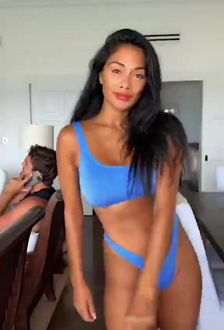 5. Luscious Nicole Scherzinger Shows Cleavage in Blue Bikini