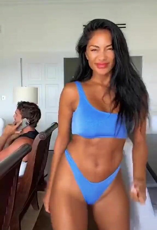 6. Luscious Nicole Scherzinger Shows Cleavage in Blue Bikini