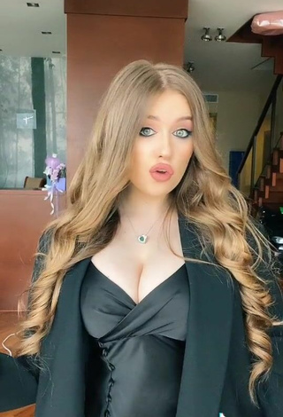 5. Sultry Viktoria Nikulina Shows Cleavage