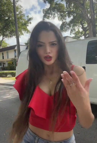 Hot Paola Ruiz Shows Cleavage in Red Crop Top