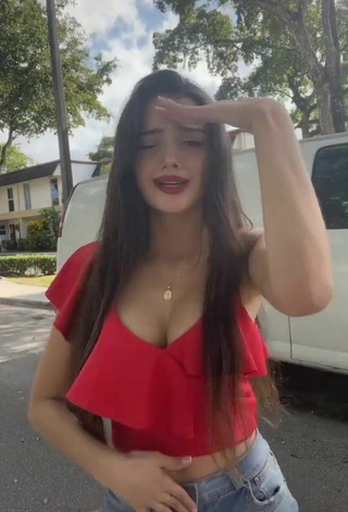 3. Hot Paola Ruiz Shows Cleavage in Red Crop Top