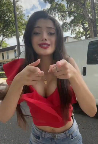 4. Hot Paola Ruiz Shows Cleavage in Red Crop Top