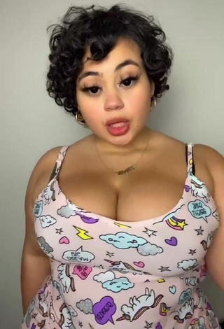 3. Beautiful Phaith Montoya Shows Cleavage and Bouncing Boobs