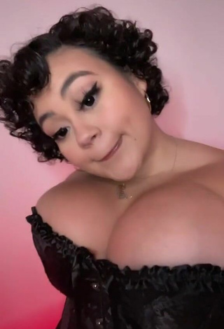 4. Hottest Phaith Montoya Shows Cleavage and Bouncing Boobs