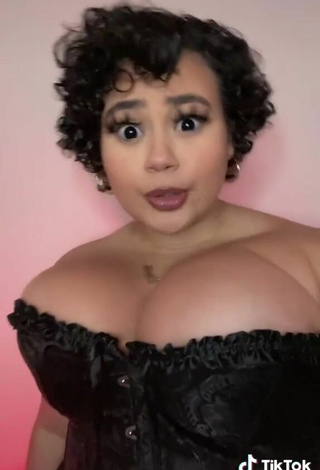 6. Hottest Phaith Montoya Shows Cleavage and Bouncing Boobs