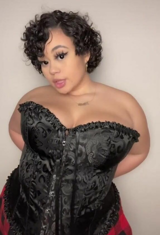 2. Elegant Phaith Montoya Shows Cleavage and Bouncing Boobs