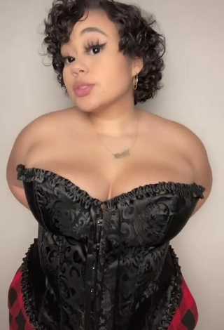 3. Elegant Phaith Montoya Shows Cleavage and Bouncing Boobs