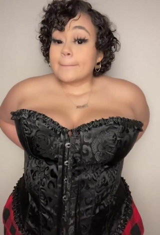 4. Elegant Phaith Montoya Shows Cleavage and Bouncing Boobs