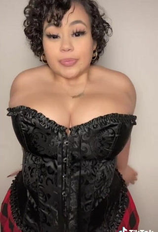 5. Elegant Phaith Montoya Shows Cleavage and Bouncing Boobs