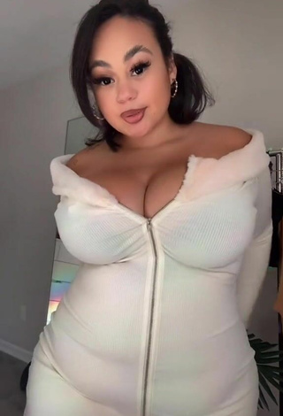 2. Adorable Phaith Montoya Shows Cleavage and Bouncing Tits